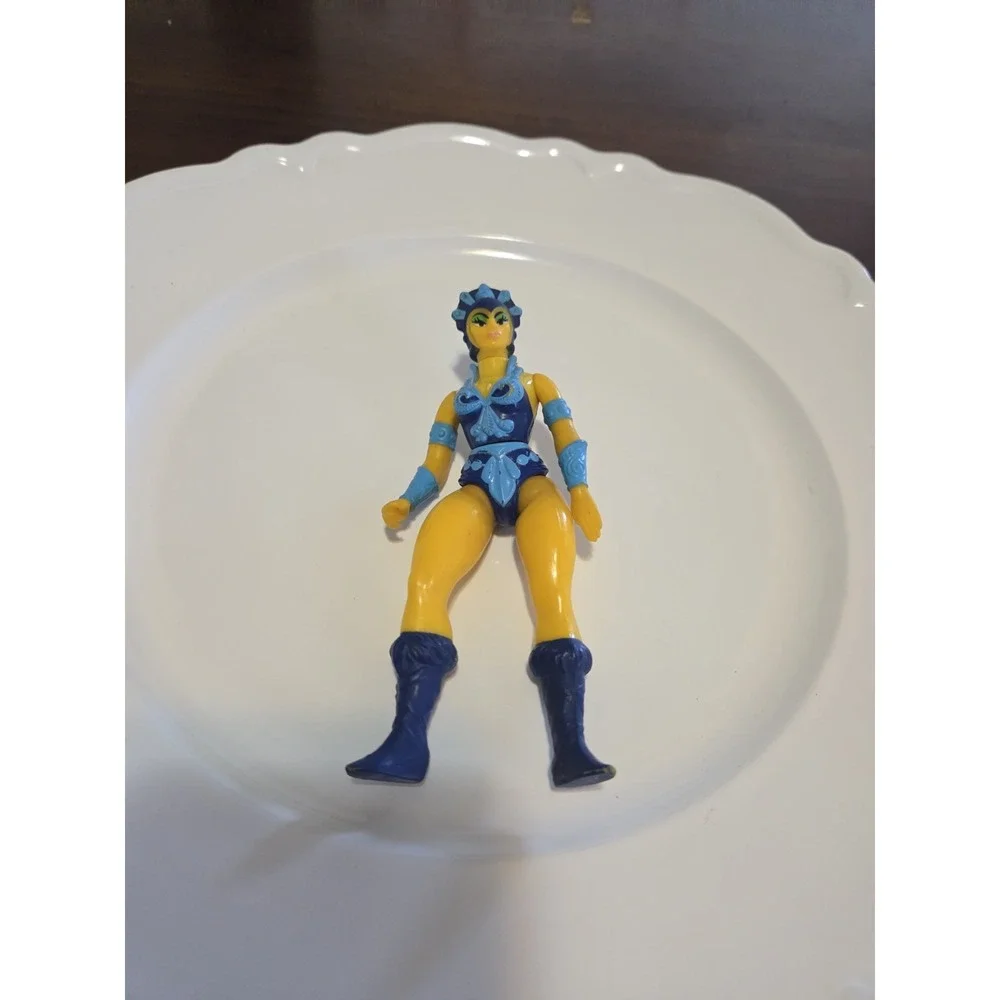 Masters Of The Universe Vintage Evil-Lyn MOTU Loose Action Figure Mattel 1983